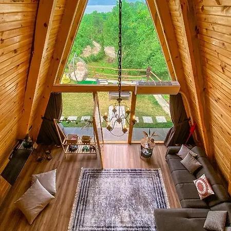 Bungalovca Деревянный коттедж *