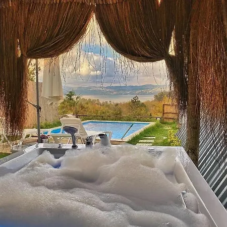 Bungalovca Lodge *
