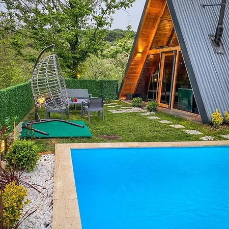 Bungalovca Lodge *